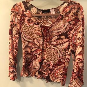 3/4 sleeve top with split bell finish. Tie front.